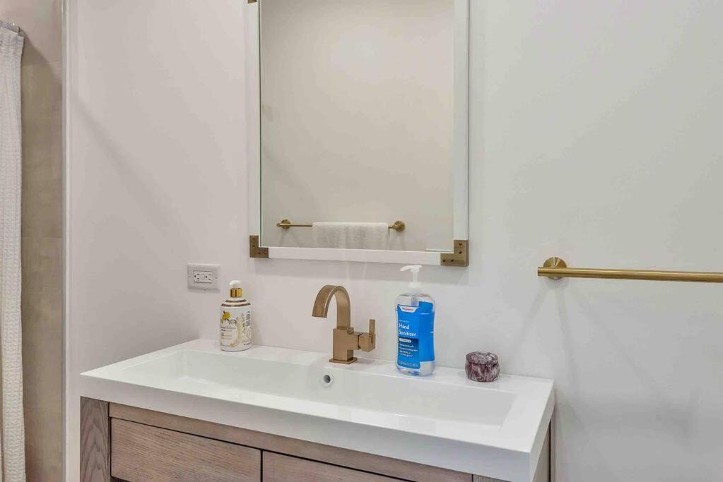 Charming Studio W Pool One Mile To Beach Pets Welcome Lake Worth Beach Buitenkant foto
