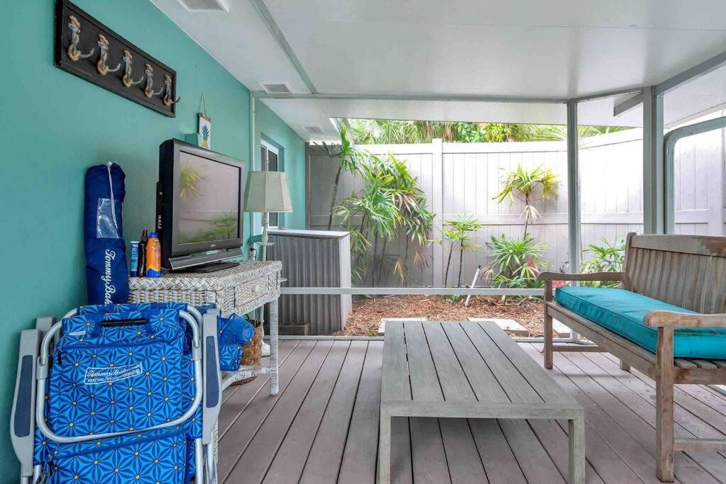 Charming Studio W Pool One Mile To Beach Pets Welcome Lake Worth Beach Buitenkant foto