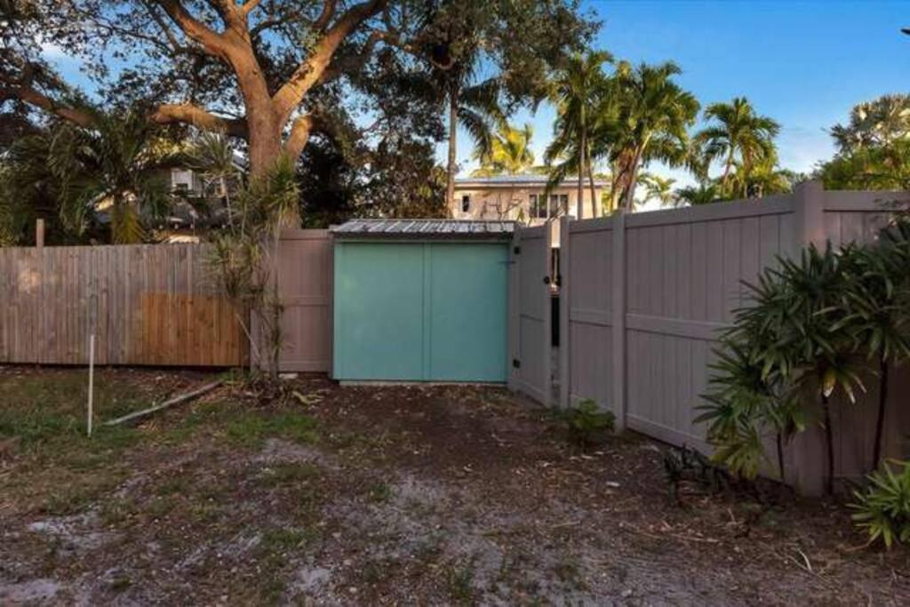 Charming Studio W Pool One Mile To Beach Pets Welcome Lake Worth Beach Buitenkant foto