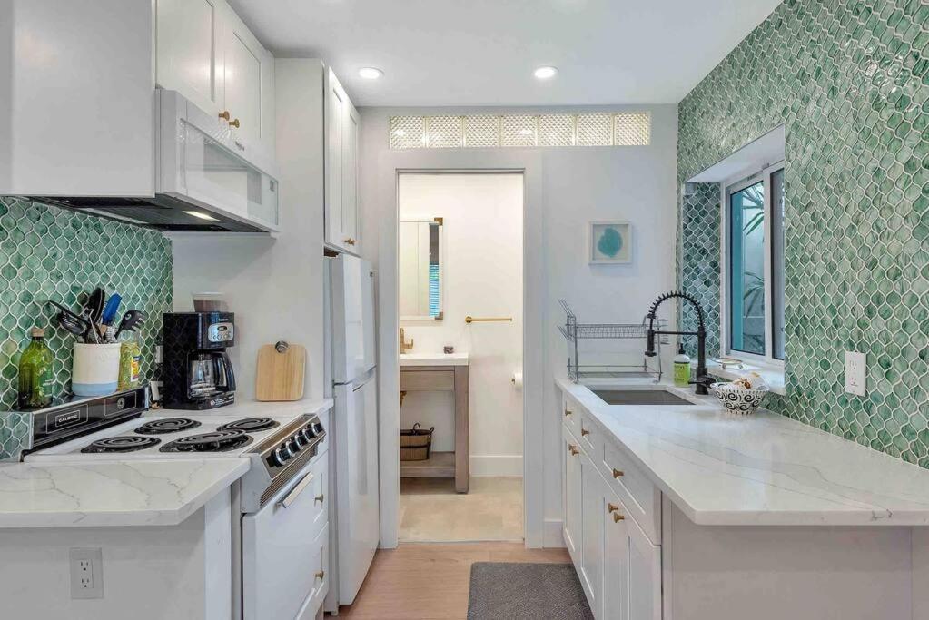 Charming Studio W Pool One Mile To Beach Pets Welcome Lake Worth Beach Buitenkant foto