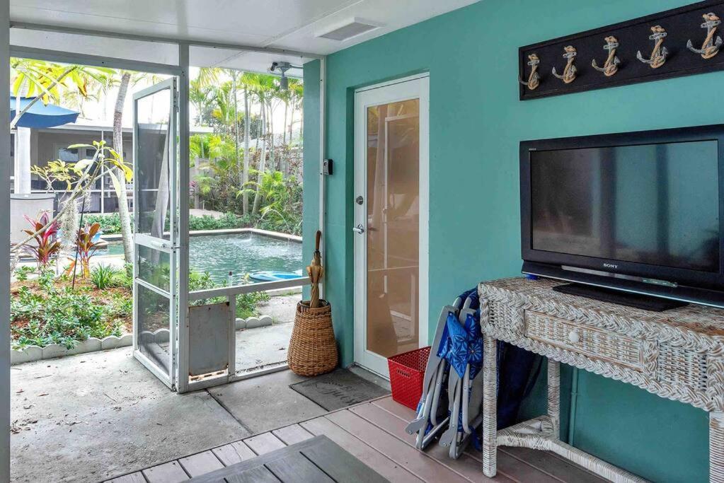 Charming Studio W Pool One Mile To Beach Pets Welcome Lake Worth Beach Buitenkant foto